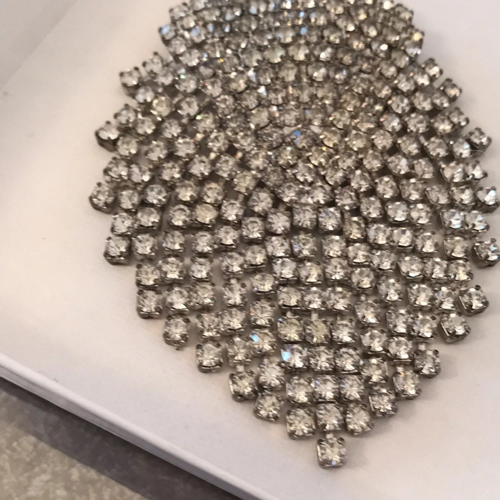 Ladies vintage Silver tone rhinestone broach pin - Picture 11 of 12